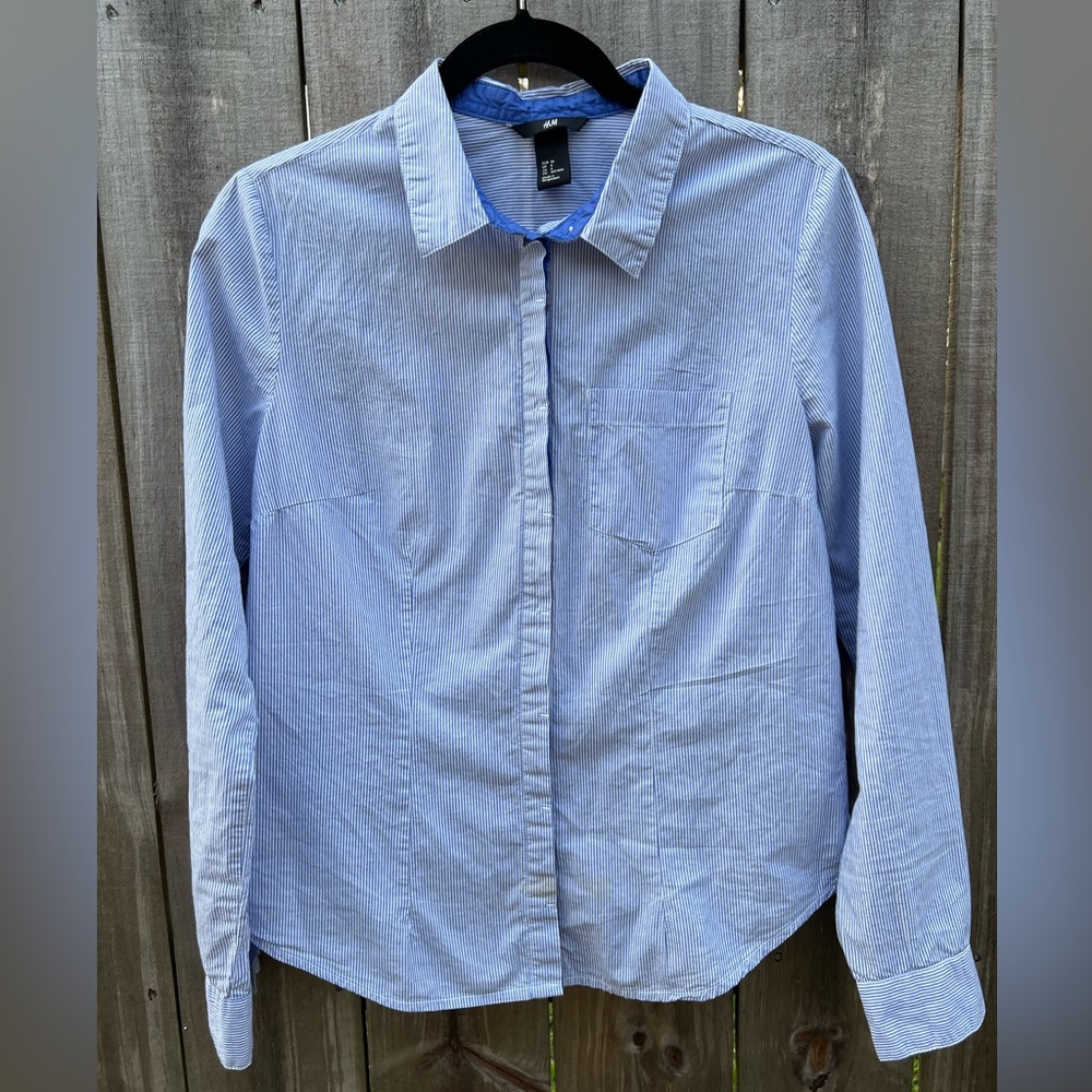 H&M Blue & White fine pinstriped women's button down (size 6/small)
